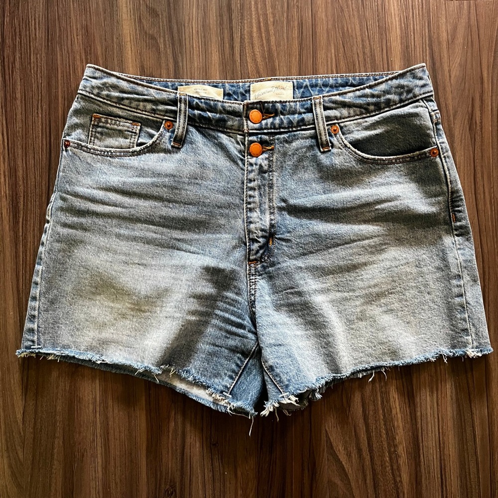 Universal Thread Vintage Midi Shorts High Rise‎ Light Wash 4" Inseam size 29